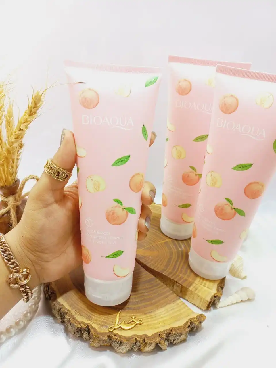 اسکراب و نمک بدن تیوپی هلو بیوآکوا ۸۹۵۹
