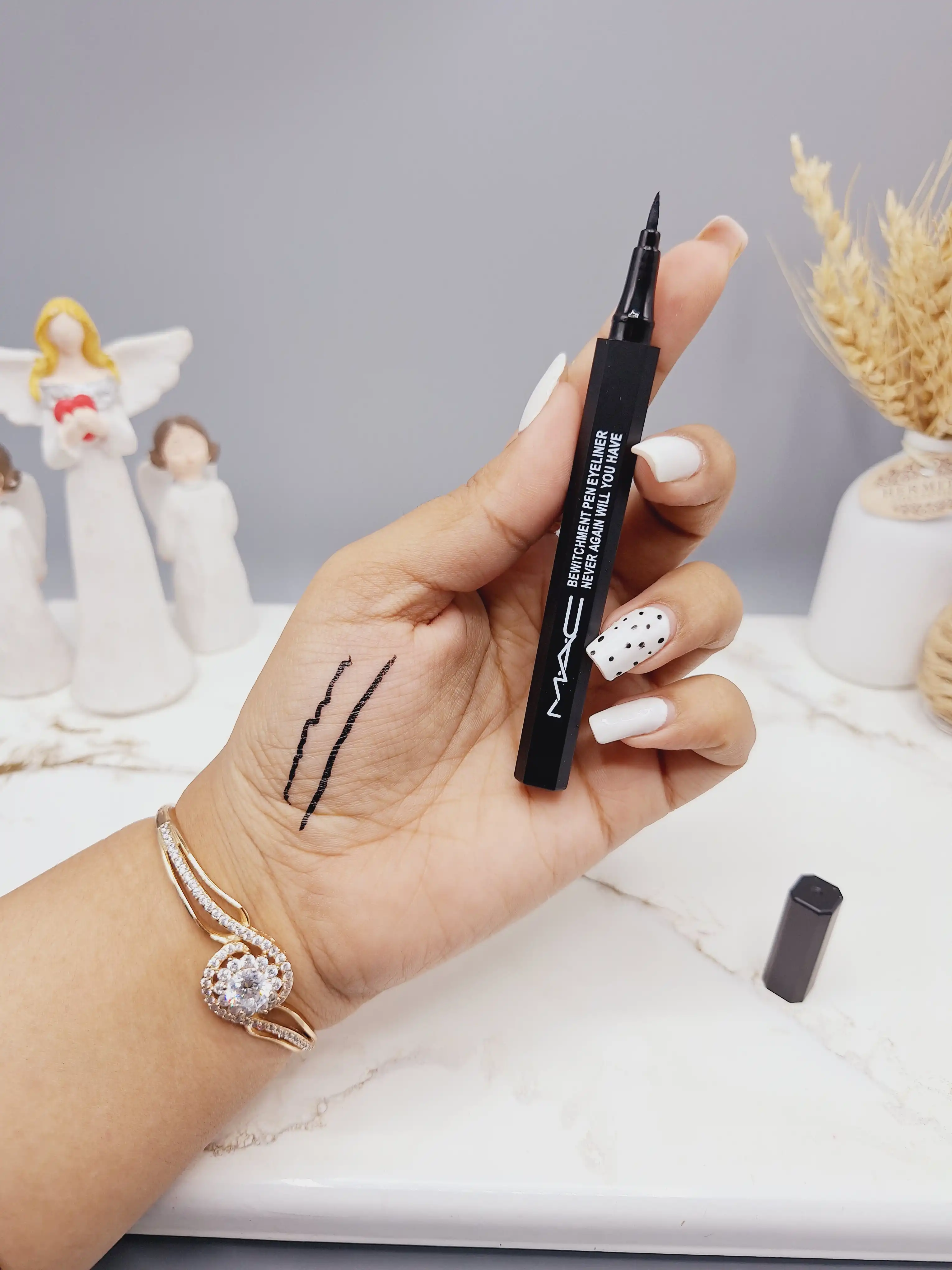 خط چشم ماژیکی مشکی برند مک کد 6526
