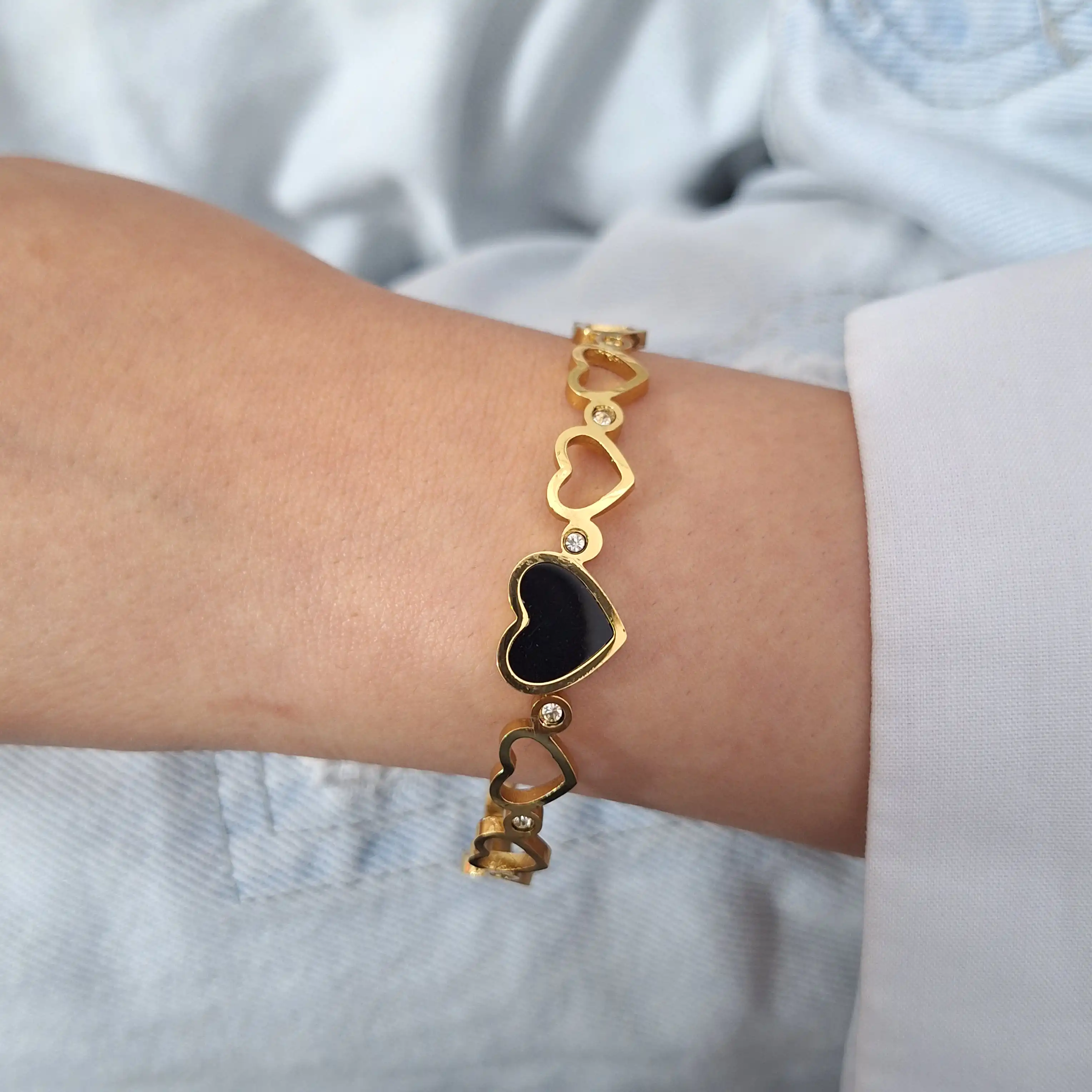 دستبند شیک دور قلبی رنگ طلایی