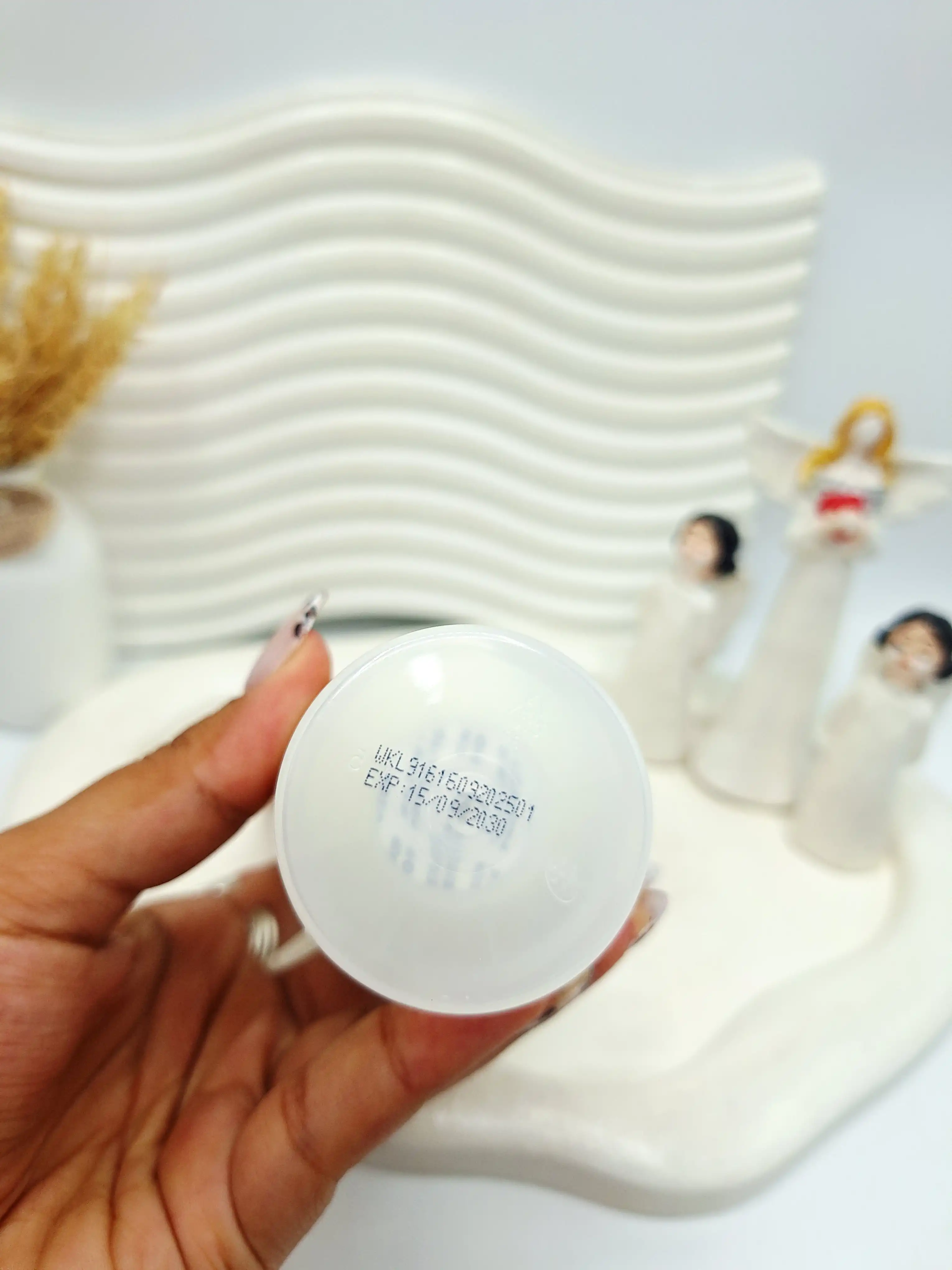اسکراب بدن برنج روشن کننده و لایه بردار پوست برند وکالی کد ۱۷۲۷